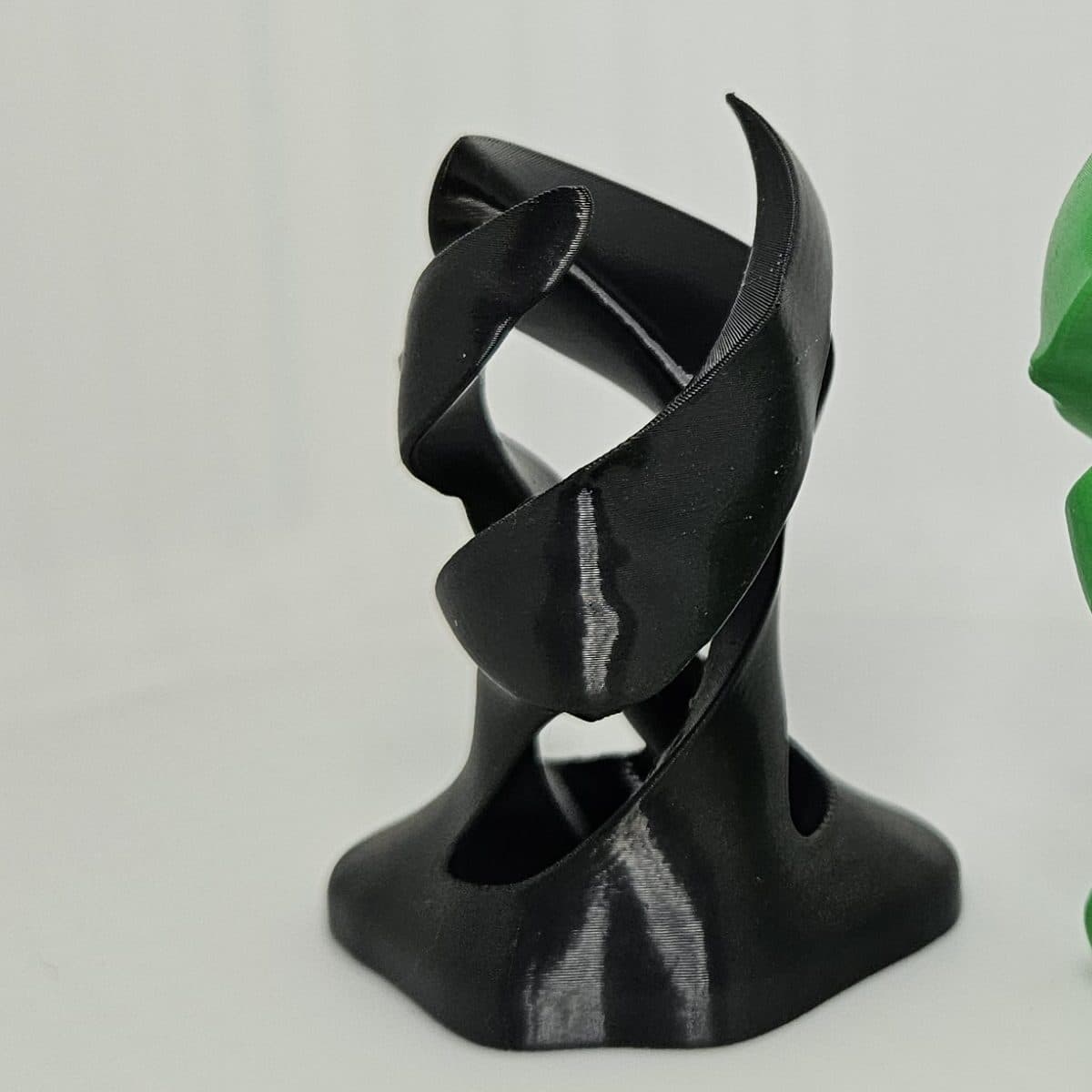 Busto Rostro Envuelto en Negro
